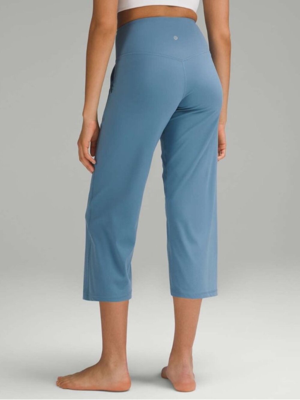 Lululemon Groove Super-High-Rise Crop 23" in Baby Blue Size 8